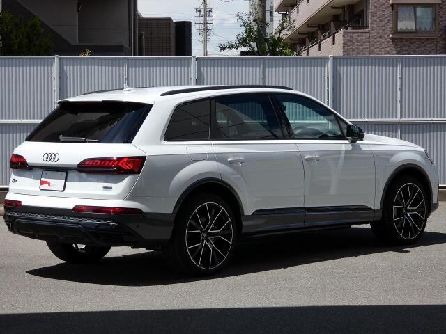 Audi Q7 6