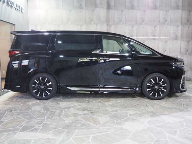 Toyota Alphard 4