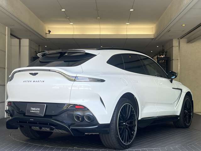 Aston Martin DBX 3
