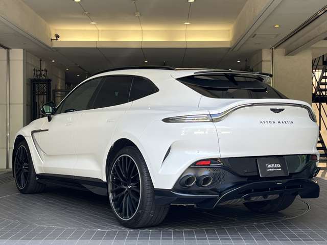 Aston Martin DBX 5