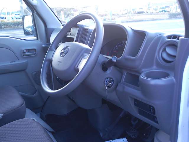 Nissan NV100 Clipper 11
