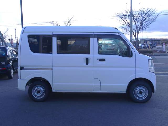 Nissan NV100 Clipper 4