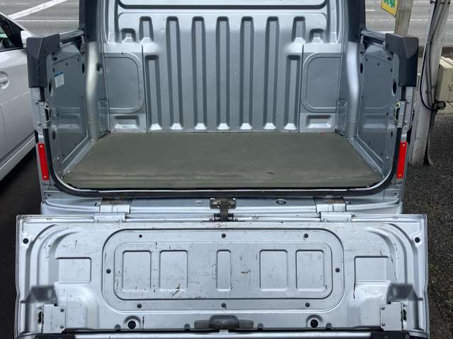 Daihatsu Hijet Deck Van 8