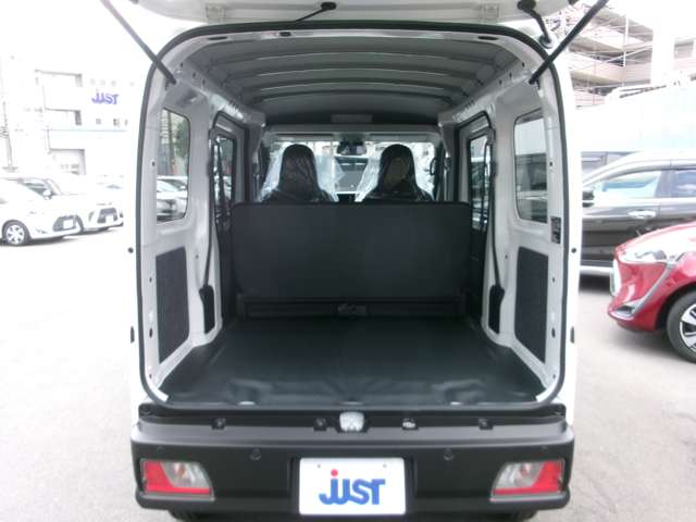 Daihatsu Hijet Cargo 10