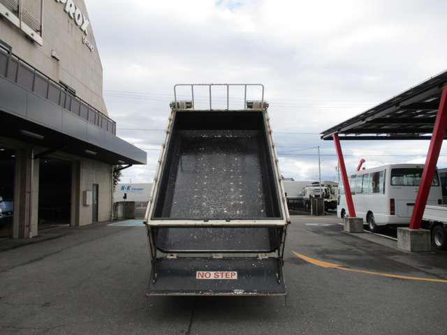 Hino Dutro 7