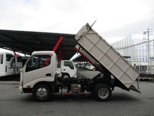Hino Dutro 8