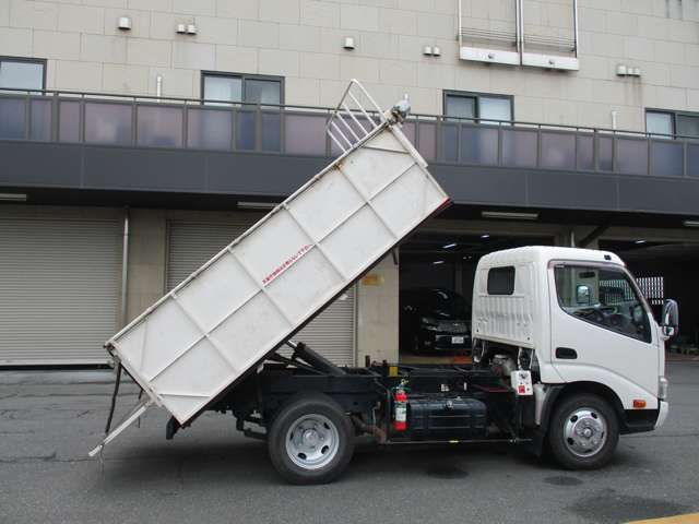 Hino Dutro 9