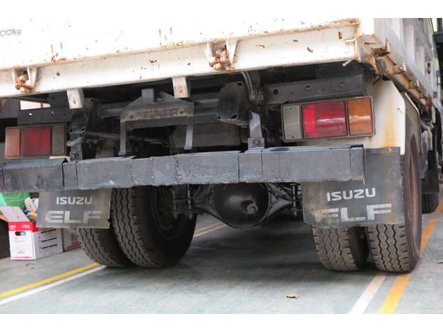 Isuzu Elf 12