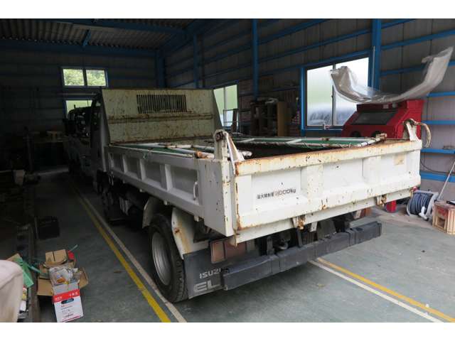 Isuzu Elf 7