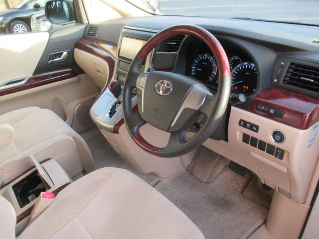 Toyota Vellfire 12