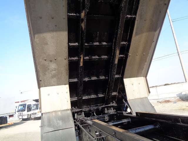Mitsubishi Fuso Super Great 11