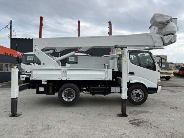 Hino Dutro 4