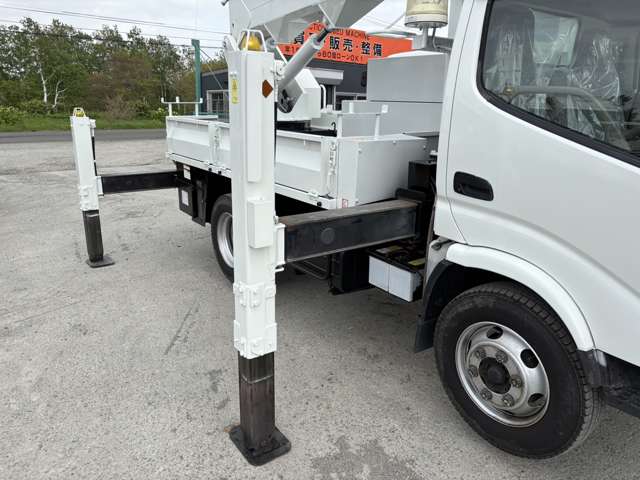 Hino Dutro 9