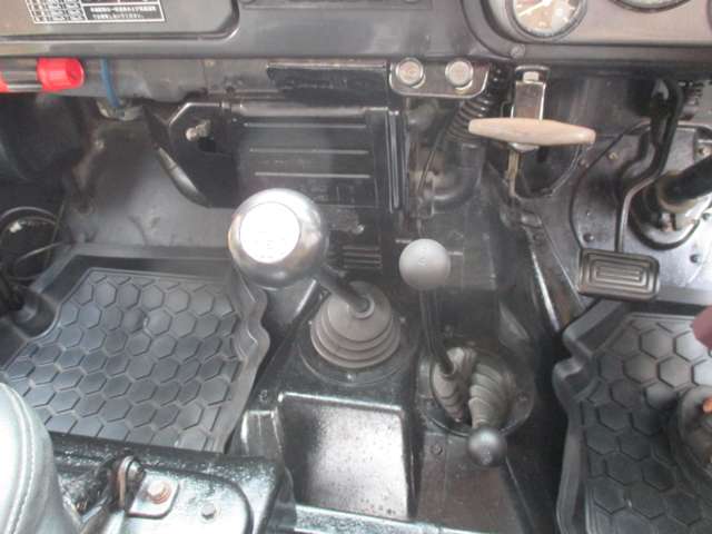 Mitsubishi Jeep 11