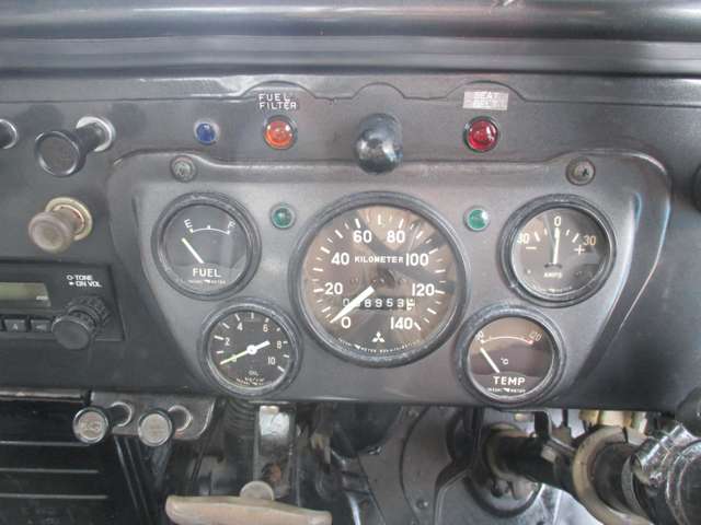 Mitsubishi Jeep 12