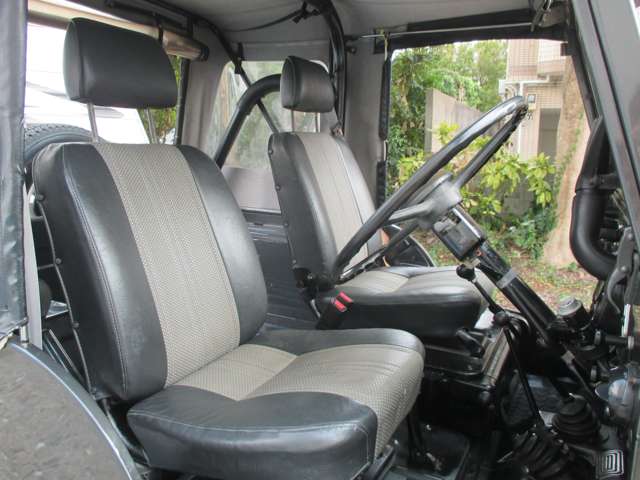 Mitsubishi Jeep 9