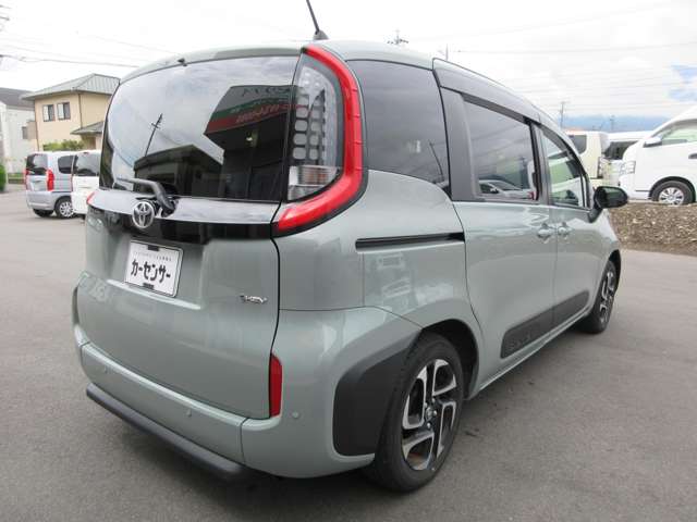Toyota Sienta 8