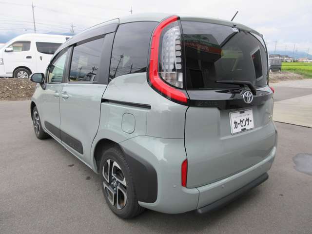 Toyota Sienta 10