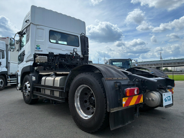 UD Trucks Quon 8