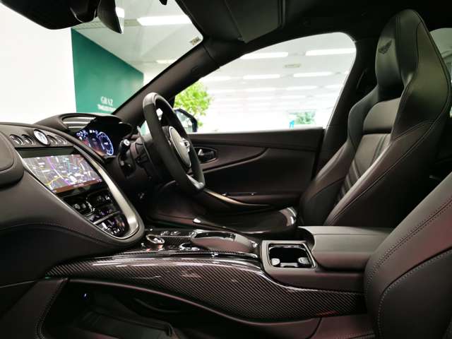 Aston Martin DBX 12