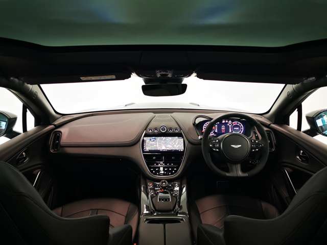 Aston Martin DBX 2
