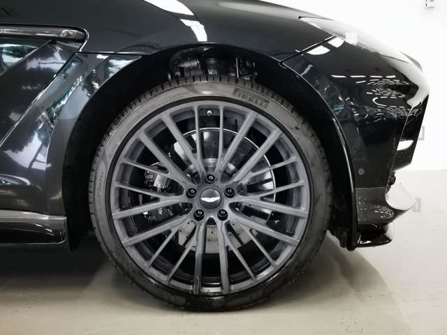 Aston Martin DBX 3