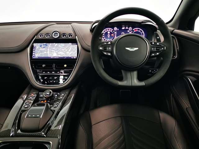 Aston Martin DBX 6