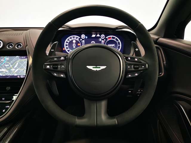 Aston Martin DBX 7