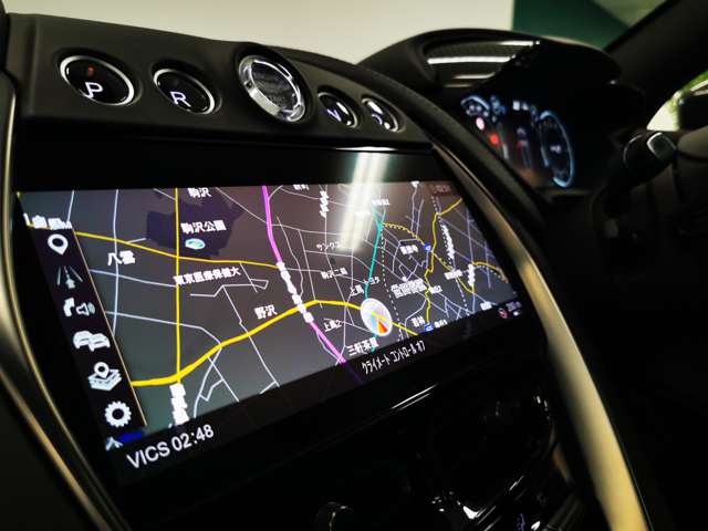 Aston Martin DBX 10
