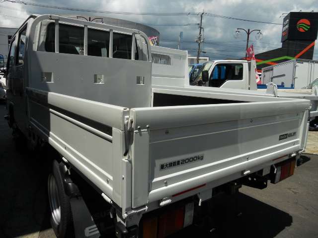 Isuzu Elf 4