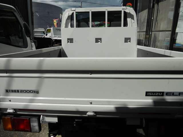 Isuzu Elf 6