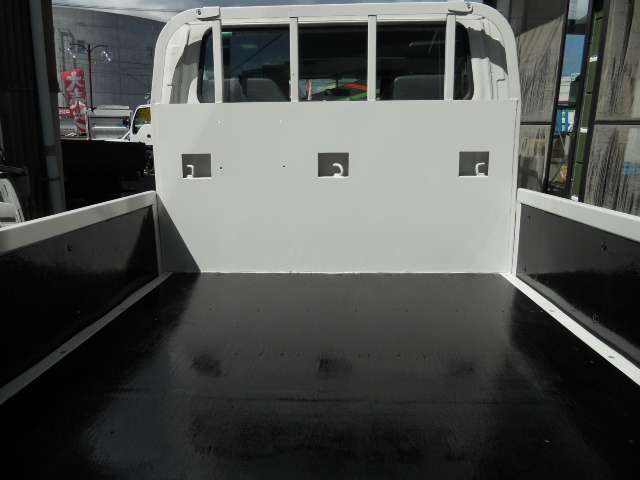 Isuzu Elf 7