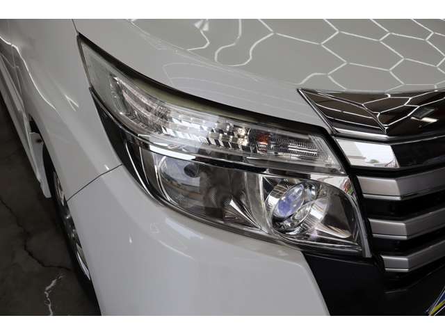 Toyota Noah 12