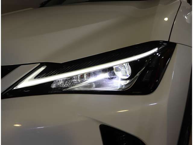 Lexus UX 5