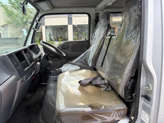 Isuzu Elf 12