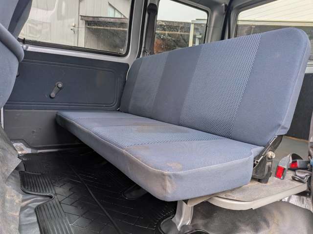 Daihatsu Hijet Cargo 12