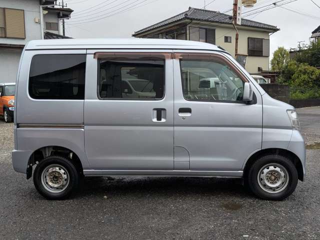 Daihatsu Hijet Cargo 6
