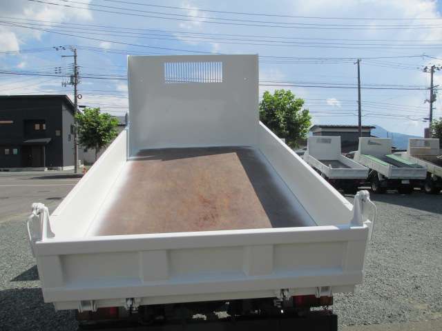 Isuzu Elf 4