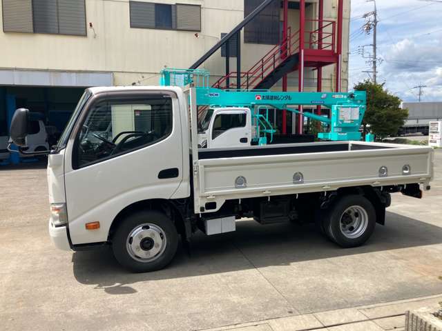 Hino Dutro 8