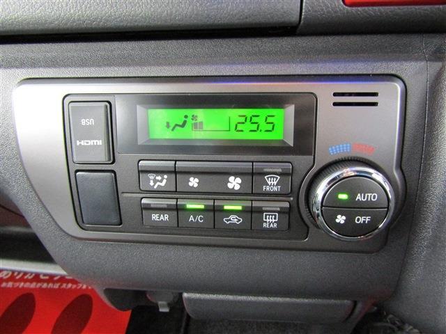 Toyota Hiace Van 12