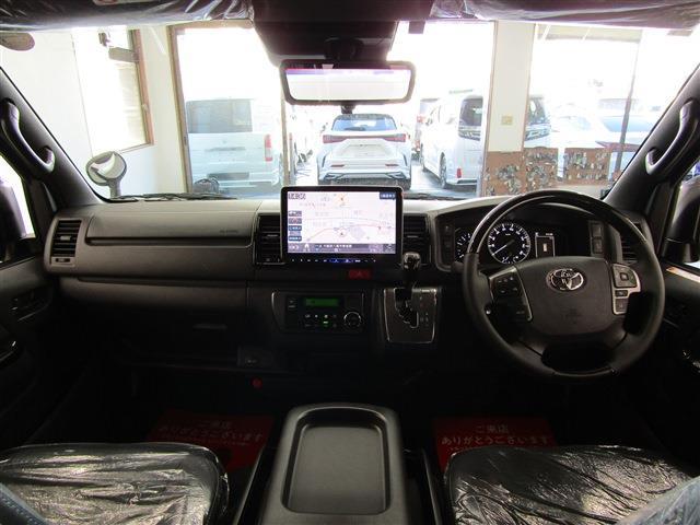 Toyota Hiace Van 5