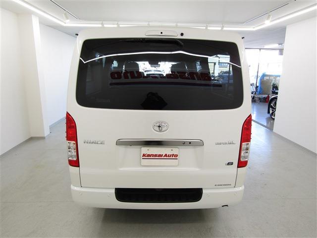 Toyota Hiace Van 6