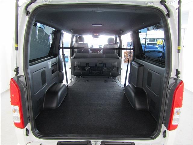 Toyota Hiace Van 9