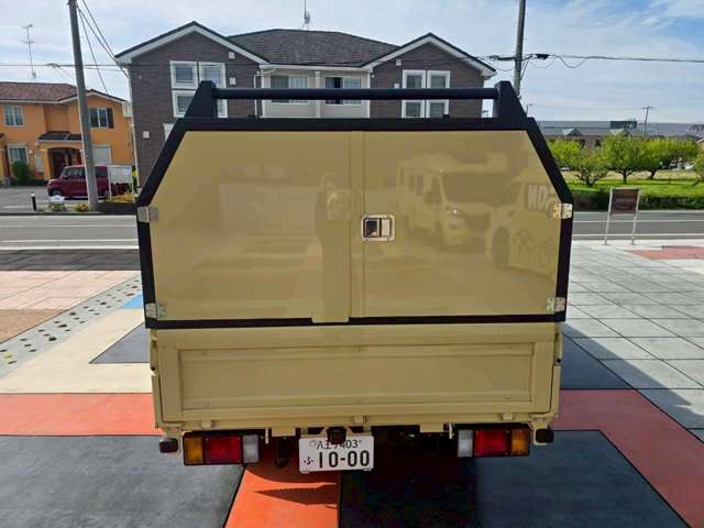 Isuzu Elf 7