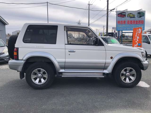 Mitsubishi Pajero 9