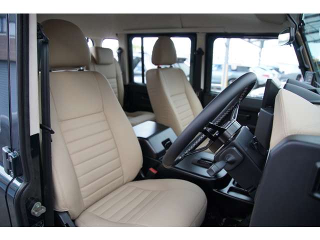 Land Rover Defender 11