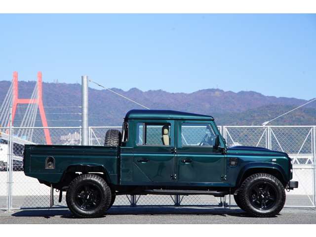 Land Rover Defender 5