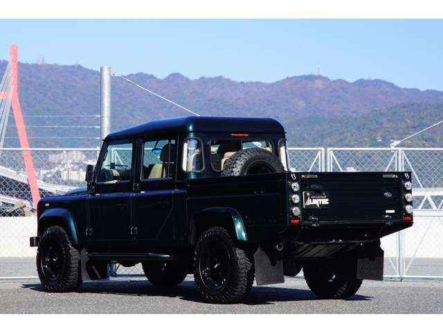 Land Rover Defender 8