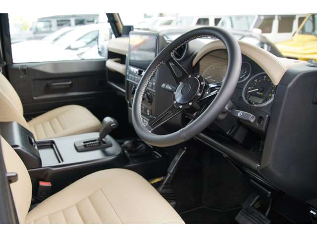 Land Rover Defender 10
