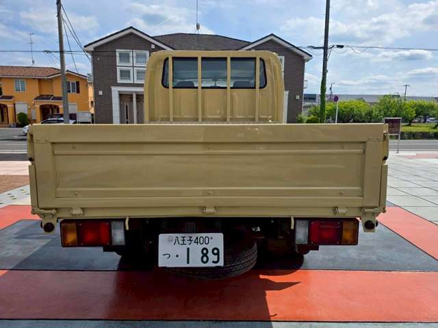 Isuzu Elf 6